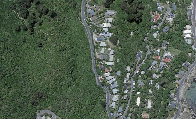 180 Nevay Road, Karaka Bays, Wellington - Carousel 1
