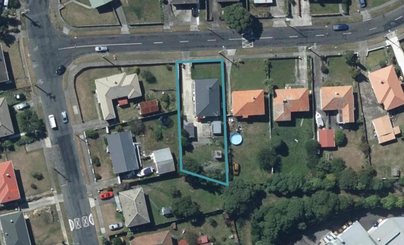 39 Hukatai Street, Elsdon, Porirua - Carousel 1