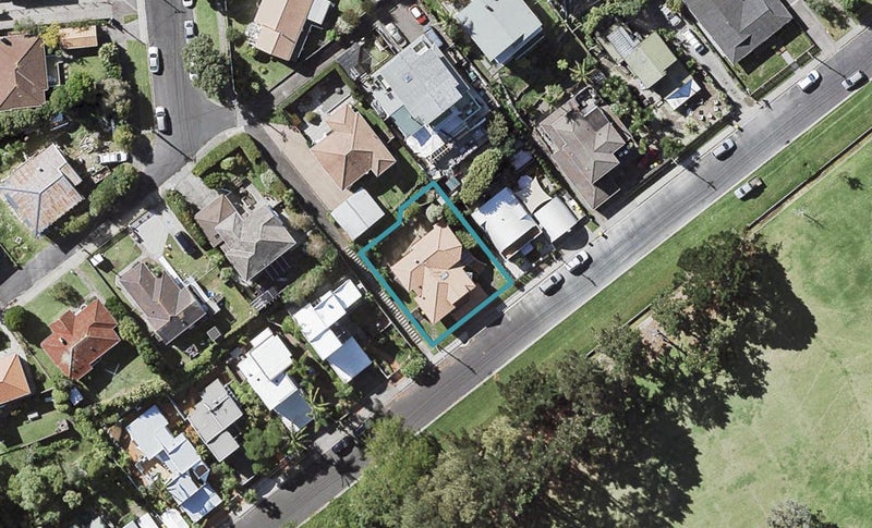 32A Seabreeze Road, Narrow Neck, Auckland - Carousel 1