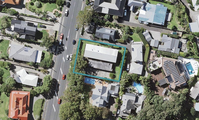 2/221 Hurstmere Road, Takapuna, Auckland - Carousel 1