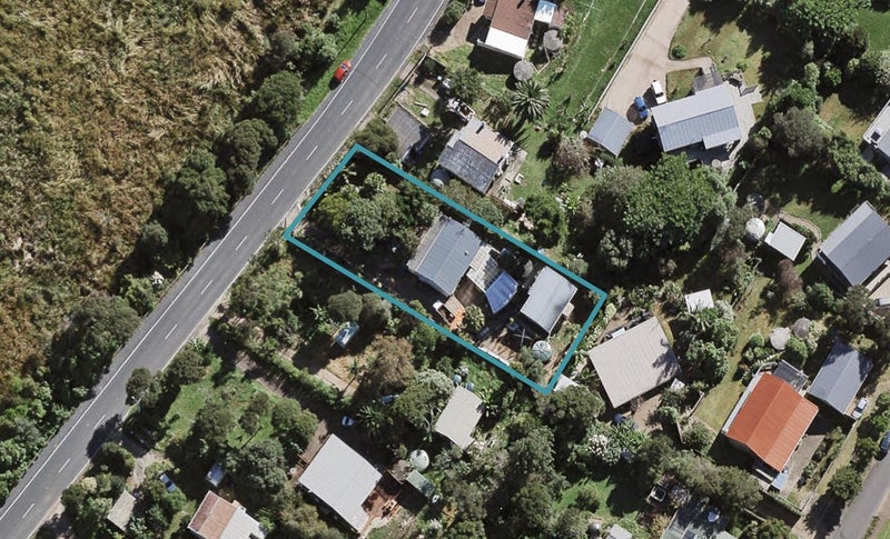 12 Wharf Road, Ostend, Waiheke Island - Carousel 1