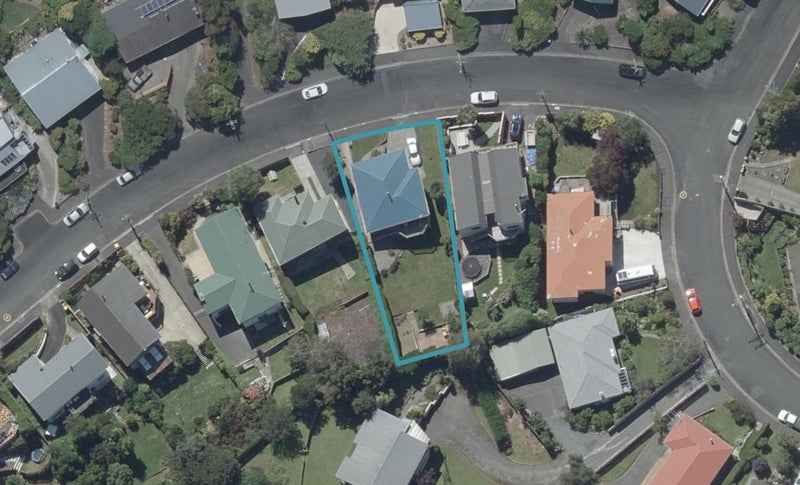 7 Larkins Street, Helensburgh, Dunedin - Carousel 1