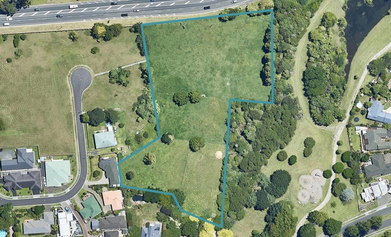 10 Pendennis Crescent, BETHLEHEM, TAURANGA - Carousel 1