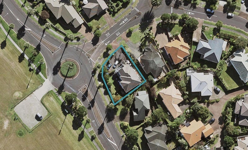 1 Mandeville Place, Unsworth Heights, Auckland - Carousel 1