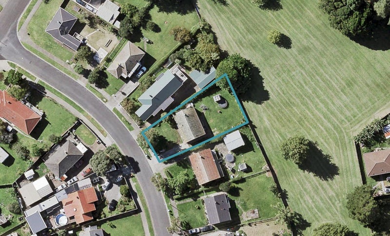 8 Wimbledon Crescent, Glen Innes, Auckland - Carousel 1