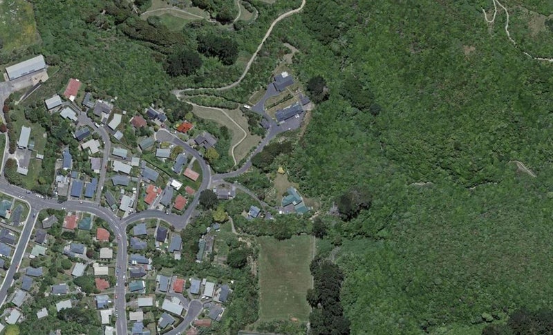 11/6 Bushland Grove, Paparangi, Wellington - Carousel 1
