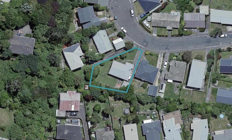 27 Kahikatea Grove, Paparangi, Wellington - Carousel 1