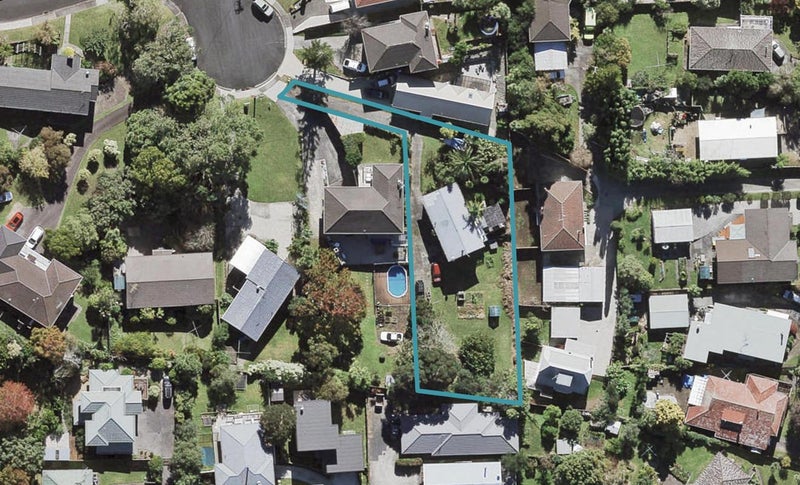12 Fowey Avenue, Te Atatu South, Auckland - Carousel 1