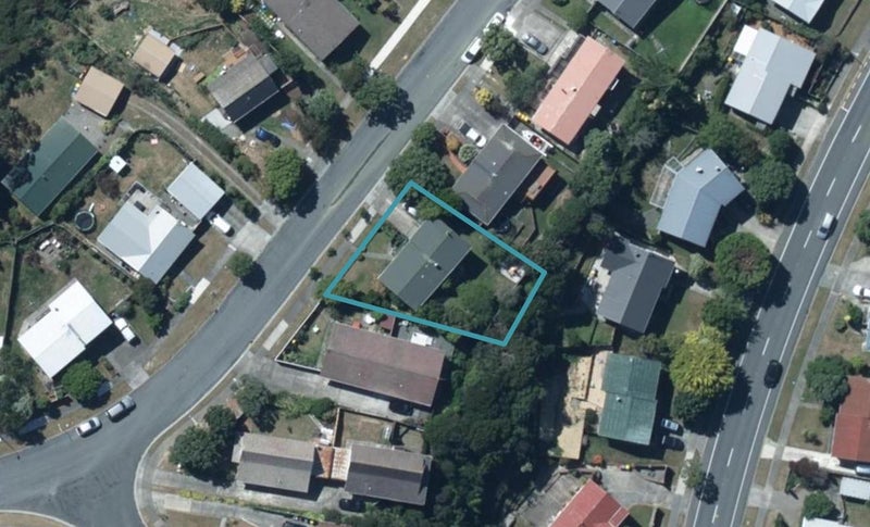 214 Staithes Drive South, Whitby, Porirua - Carousel 1