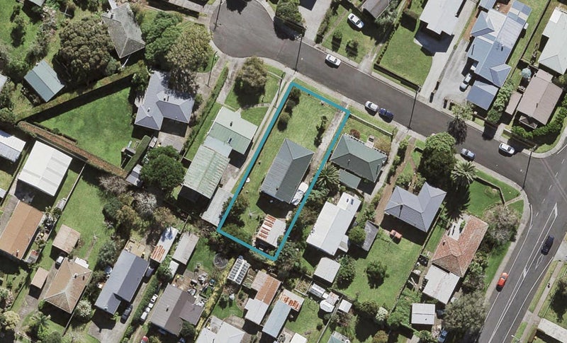 8 Titoki Avenue, Mangere Bridge, Auckland - Carousel 1