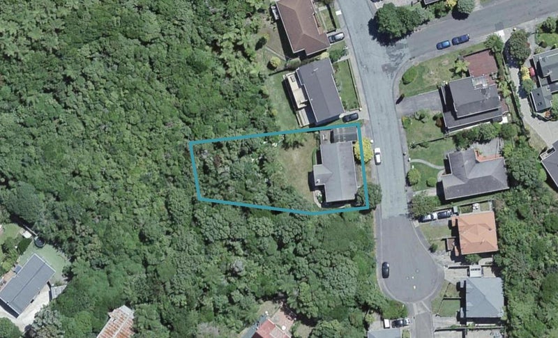 74 Woodhouse Avenue, Karori, Wellington - Carousel 1