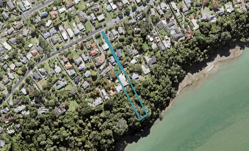 142 Cliff View Drive, Green Bay, Auckland - Carousel 1