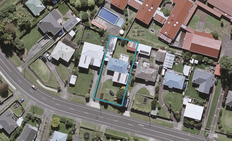100 Omata Road, Marfell, New Plymouth - Carousel 1
