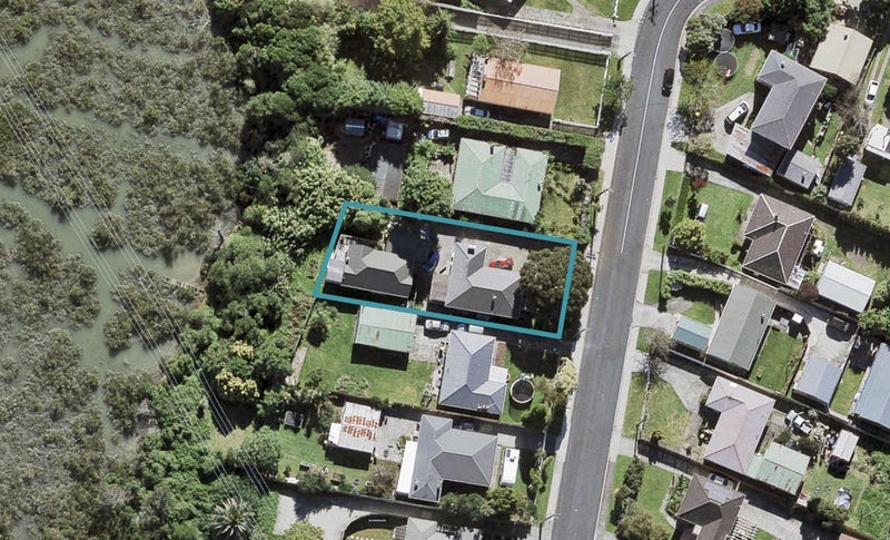 48 Cobham Crescent, Kelston, Auckland - Carousel 1