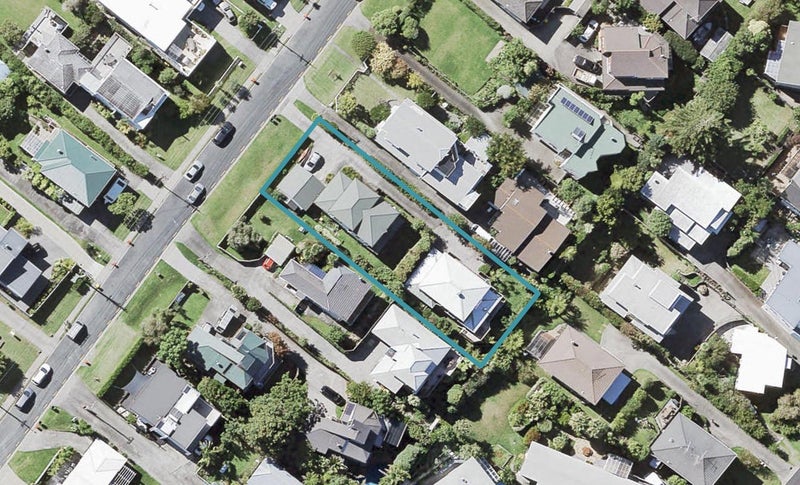 1/16 Kiteroa Terrace, Rothesay Bay, Auckland - Carousel 1