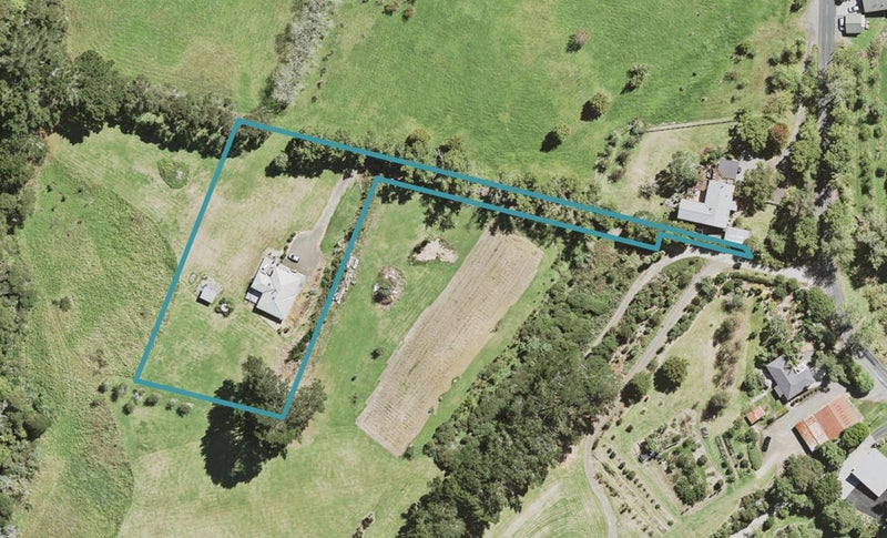 93A Shaw Road, Oratia, Auckland - Carousel 1