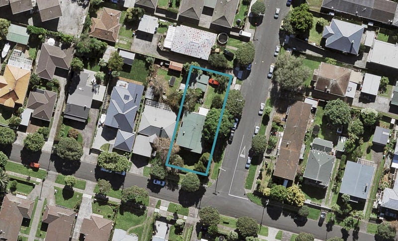 55 Kingsway Avenue, Sandringham, Auckland - Carousel 1