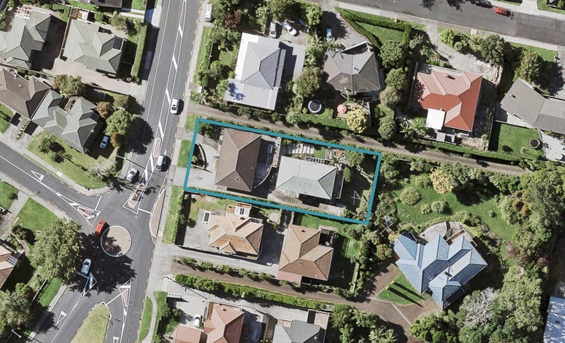 2/130 Cook Street, Howick, Auckland - Carousel 1