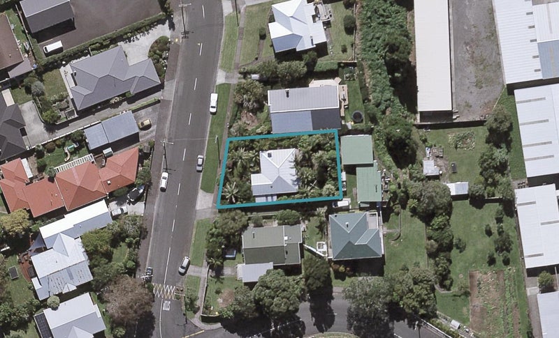 65 Paynters Avenue, Strandon, New Plymouth - Carousel 1