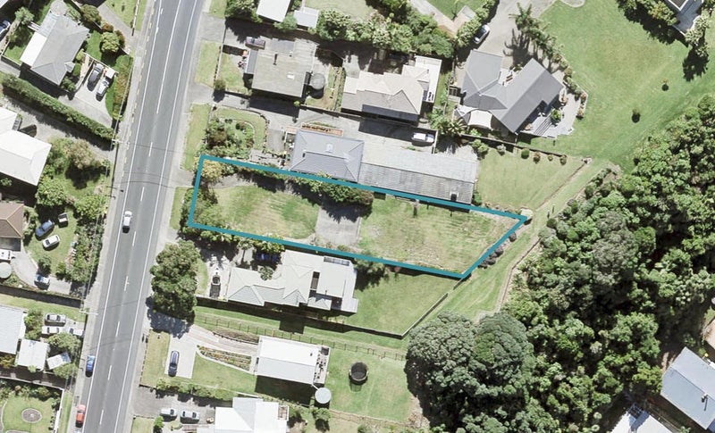 1015 Whangaparaoa Road, Tindalls Beach, Whangaparāoa - Carousel 1