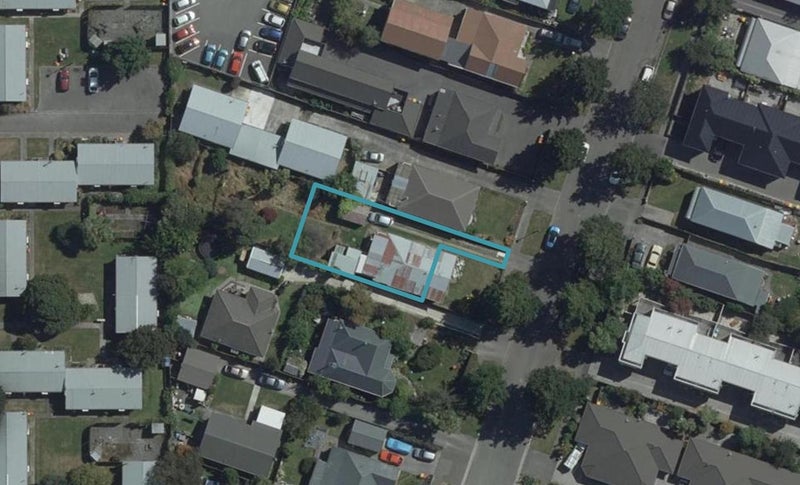 2/11 Defoe Place, Waltham, Christchurch - Carousel 1