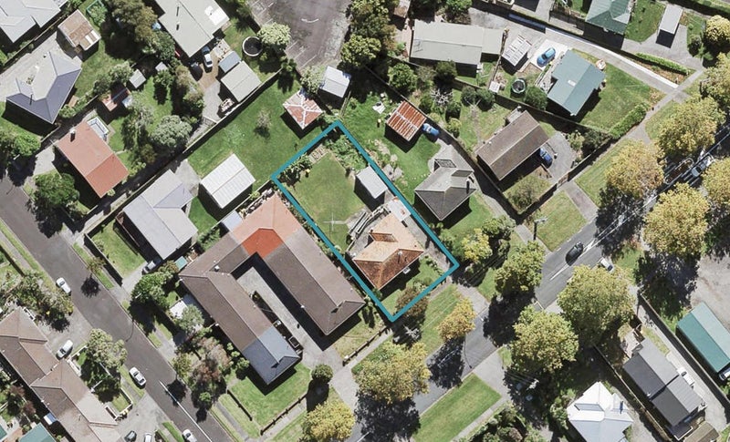 11 Seabrook Avenue, New Lynn, Auckland - Carousel 1
