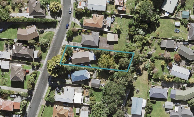 39 Longburn Road, Henderson, Auckland - Carousel 1