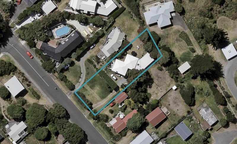 13 Heperi Street, Waikanae Beach, Waikanae - Carousel 1
