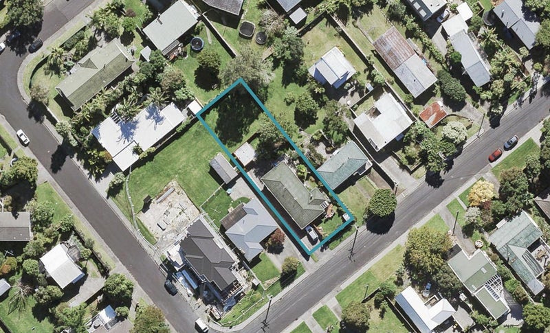2/13 Dakota Avenue, Beach Haven, Auckland - Carousel 1