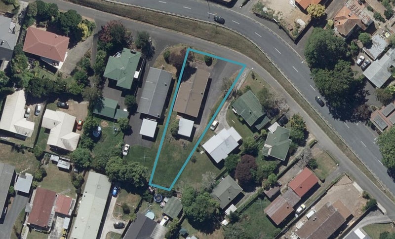 89A Lake Crescent, Hamilton Lake, Hamilton - Carousel 1