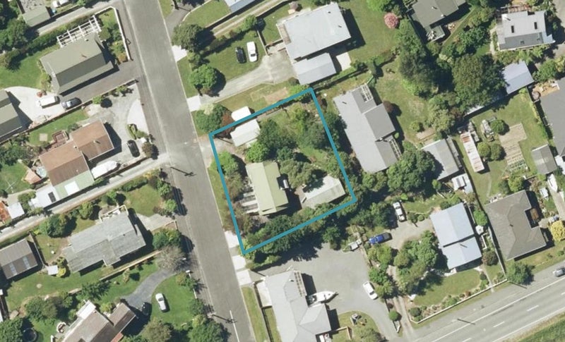 3 Huia Street, Waikawa, Picton - Carousel 1