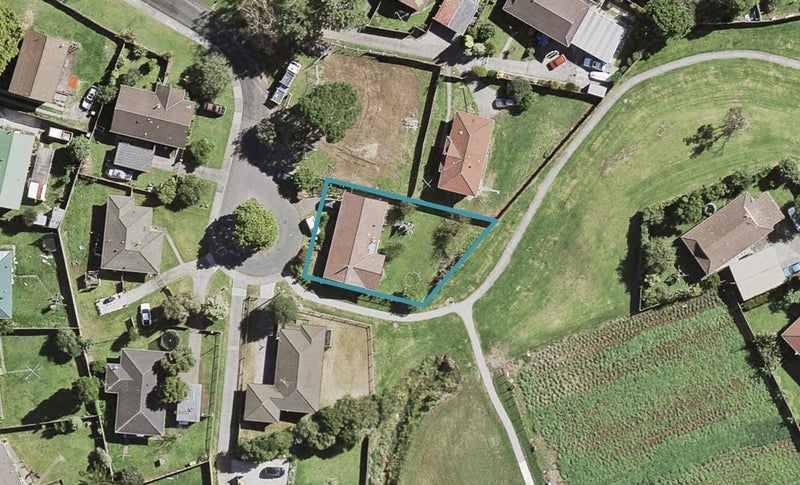 8 Igloo Place, Red Hill, Papakura - Carousel 1