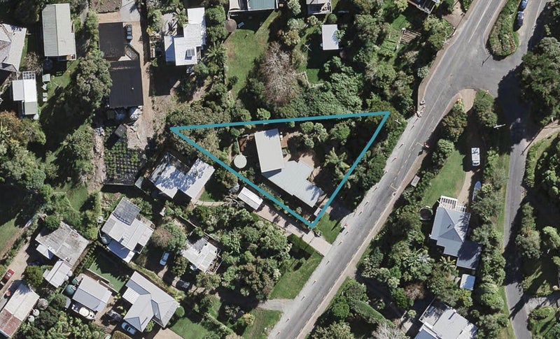3 Moa Avenue, Oneroa, Waiheke Island - Carousel 1