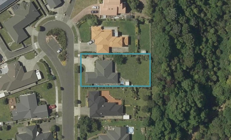 18 Sycamore Crescent, Fitzherbert, Palmerston North - Carousel 1