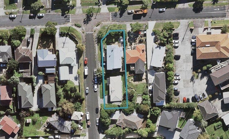 1/10 Peach Road, Glenfield, Auckland - Carousel 1
