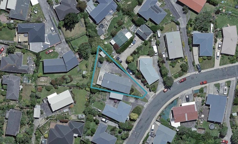 27 Carluke Street, Paparangi, Wellington - Carousel 1