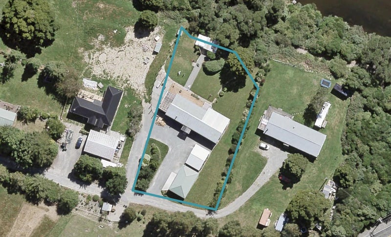3A Ruby Grove, Birchville, Upper Hutt - Carousel 1