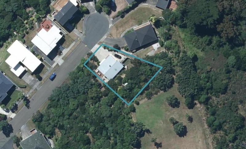 11 Compass Way, Whitby, Porirua - Carousel 1