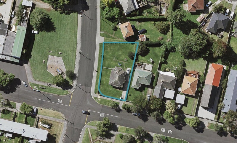 42 Court Crescent, Panmure, Auckland - Carousel 1