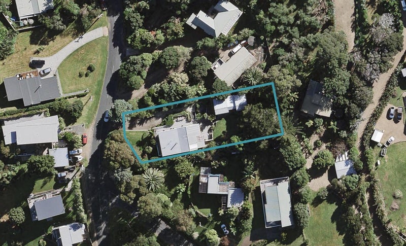 22 Bay Road, Ostend, Waiheke Island - Carousel 1