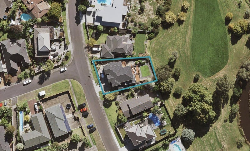 6 Tarahanga Street, Northcote, Auckland - Carousel 1
