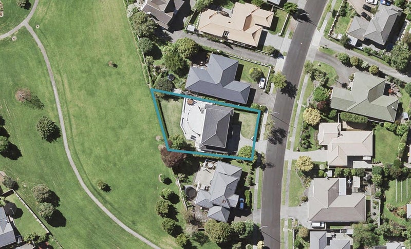18 Wiltshire Place, Somerville, Manukau - Carousel 1