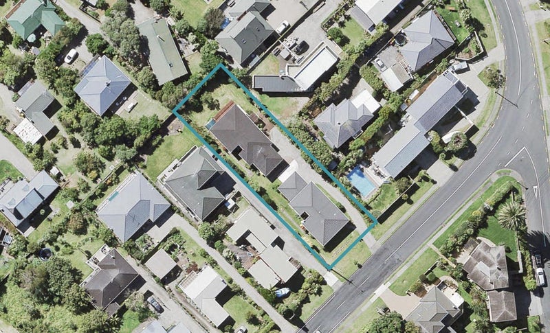 1/1 Arran Road, Browns Bay, Auckland - Carousel 1