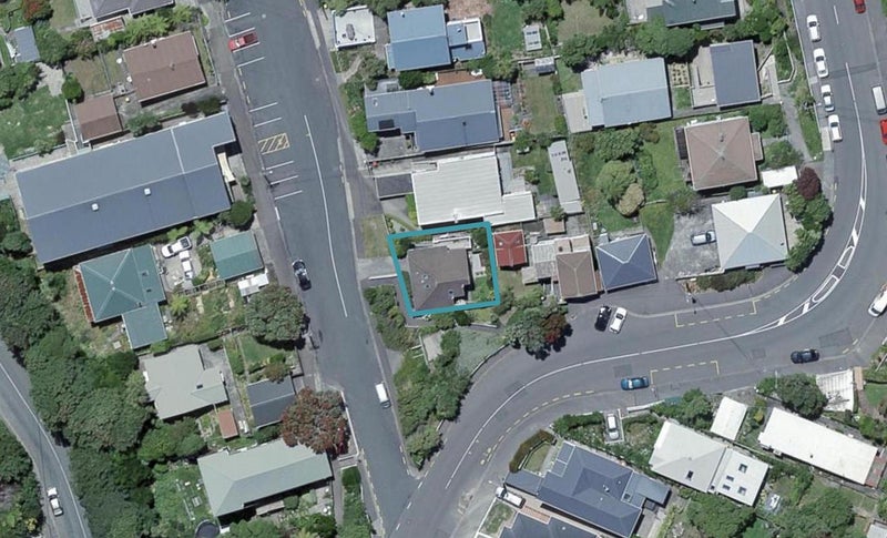 2 Woburn Road, Northland, Wellington - Carousel 1