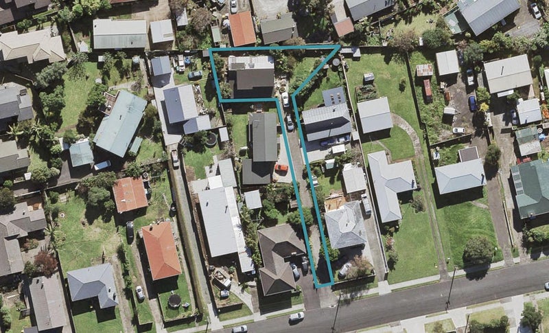 13 Wellesley Road, Mangere Bridge, Auckland - Carousel 1