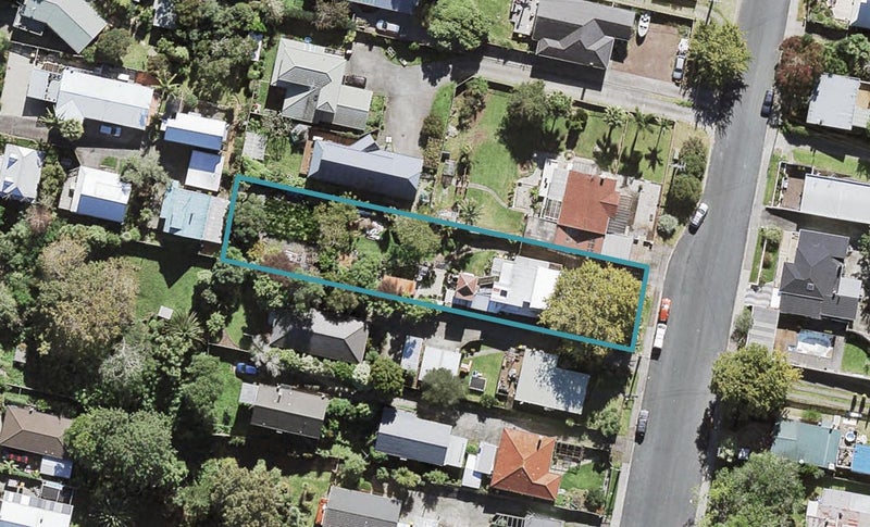 18 Cresta Avenue, Beach Haven, Auckland - Carousel 1