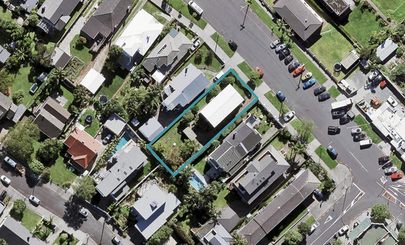 2/196 Garnet Road, Westmere, Auckland - Carousel 1