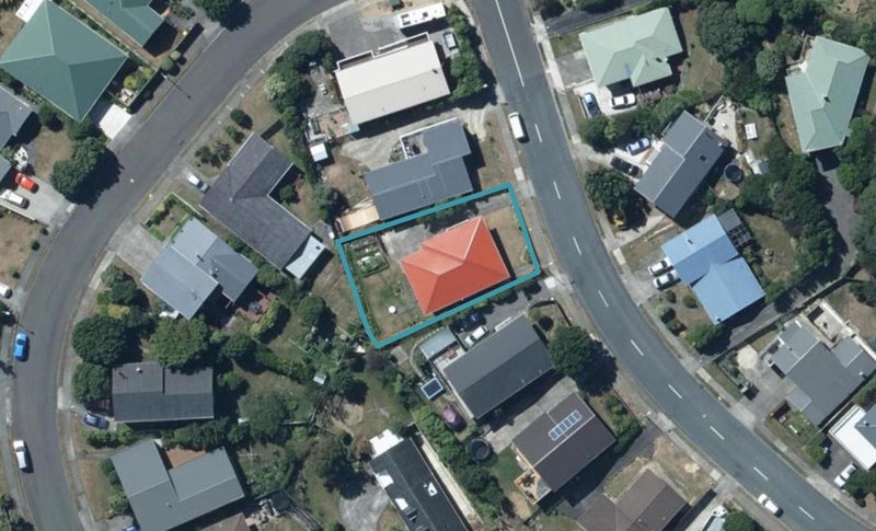 17 Brora Crescent, Papakowhai, Porirua - Carousel 1