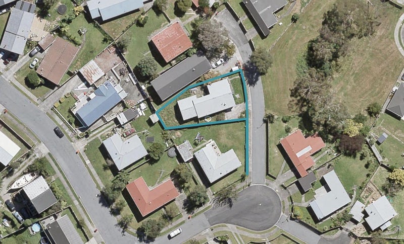 32 Aniseed Grove, Timberlea, Upper Hutt - Carousel 1