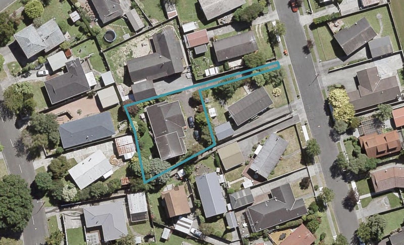 13 Memphis Grove, Totara Park, Upper Hutt - Carousel 1